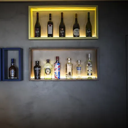 Somewhere - Εστορίλ