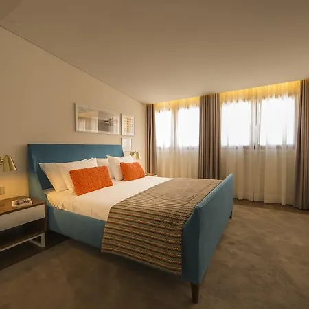 Πανσιόν Somewhere - 4*