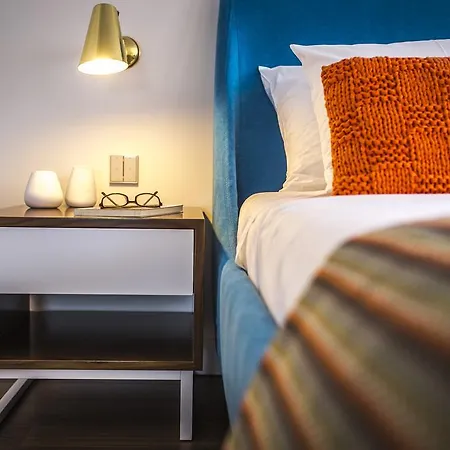 Somewhere - Πανσιόν Εστορίλ