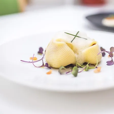 Somewhere - Εστορίλ