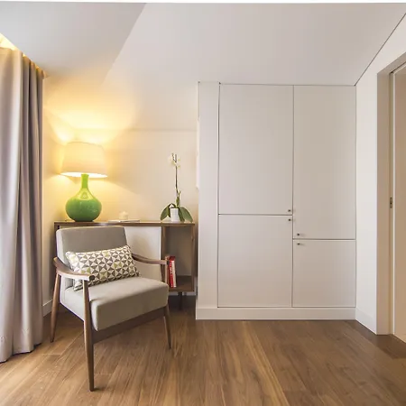 Somewhere - Πανσιόν Εστορίλ