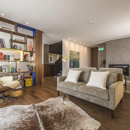 Somewhere - Gasthuis Estoril