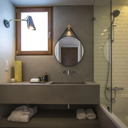 Somewhere - Πανσιόν Εστορίλ