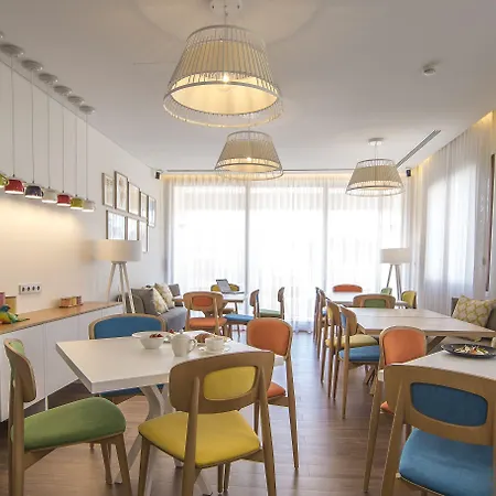 Πανσιόν Somewhere - Εστορίλ