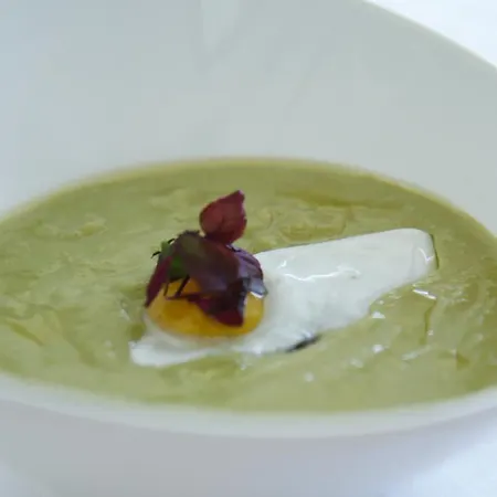 Somewhere - Πανσιόν Εστορίλ