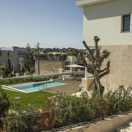 Πανσιόν Somewhere - 4*